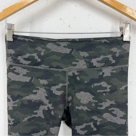 Fabletics Women’s size XS Camo Camouflage Powerhold Leggings Tights New - Picture 3 of 12